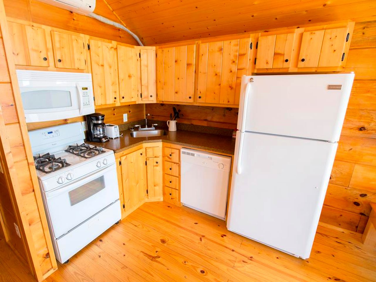 Edinboro Lake Resort Pet Friendly, Cabins, Edinboro, United States of