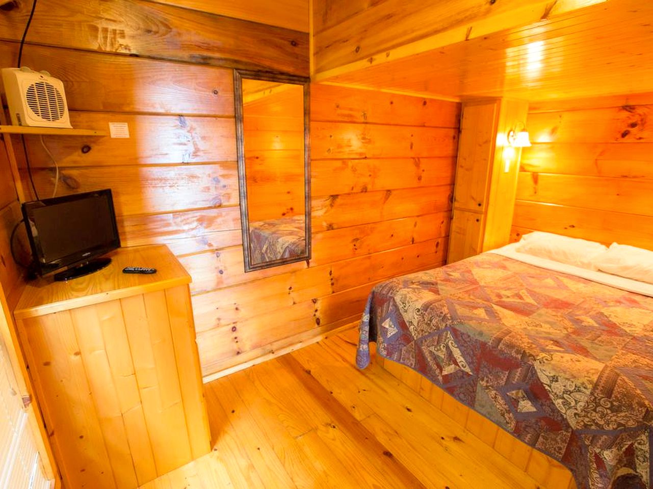 Edinboro Lake Resort Pet Friendly, Cabins, Edinboro, United States of America Glamping Hub