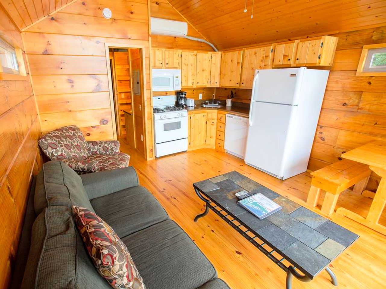 Edinboro Lake Resort Pet Friendly, Cabins, Edinboro, United States of