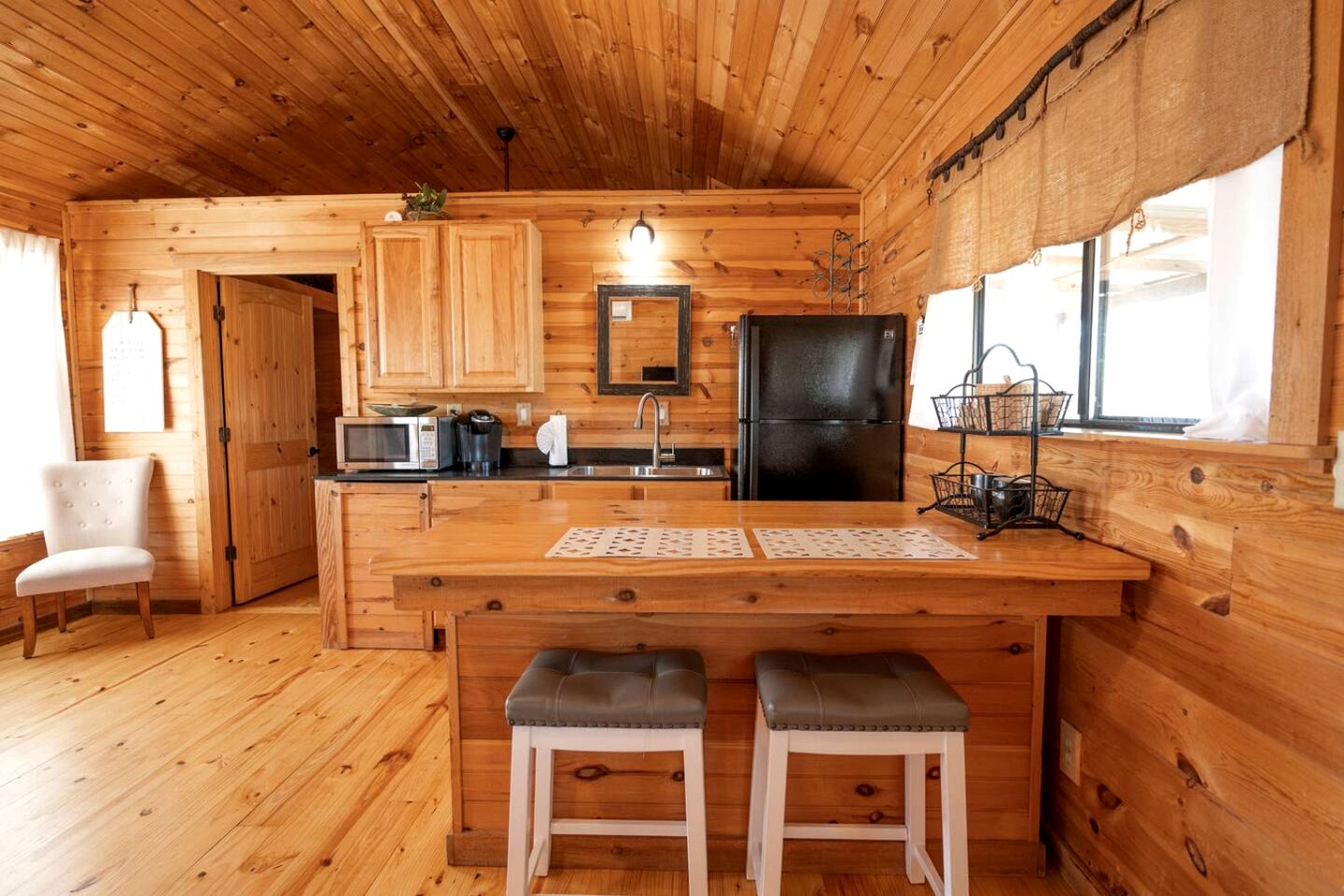 Pet-Friendly Cabin with Sweeping Views Overlooking Fredericksburg, Texas