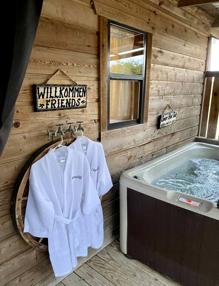 Pet-Friendly Cabin with Sweeping Views Overlooking Fredericksburg, Texas