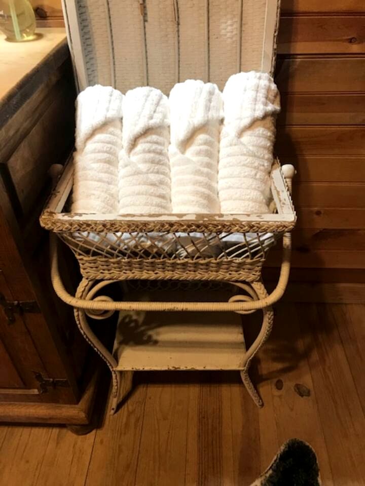 Pet-Friendly Cabin with Sweeping Views Overlooking Fredericksburg, Texas