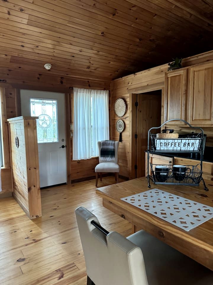 Pet-Friendly Cabin with Sweeping Views Overlooking Fredericksburg, Texas