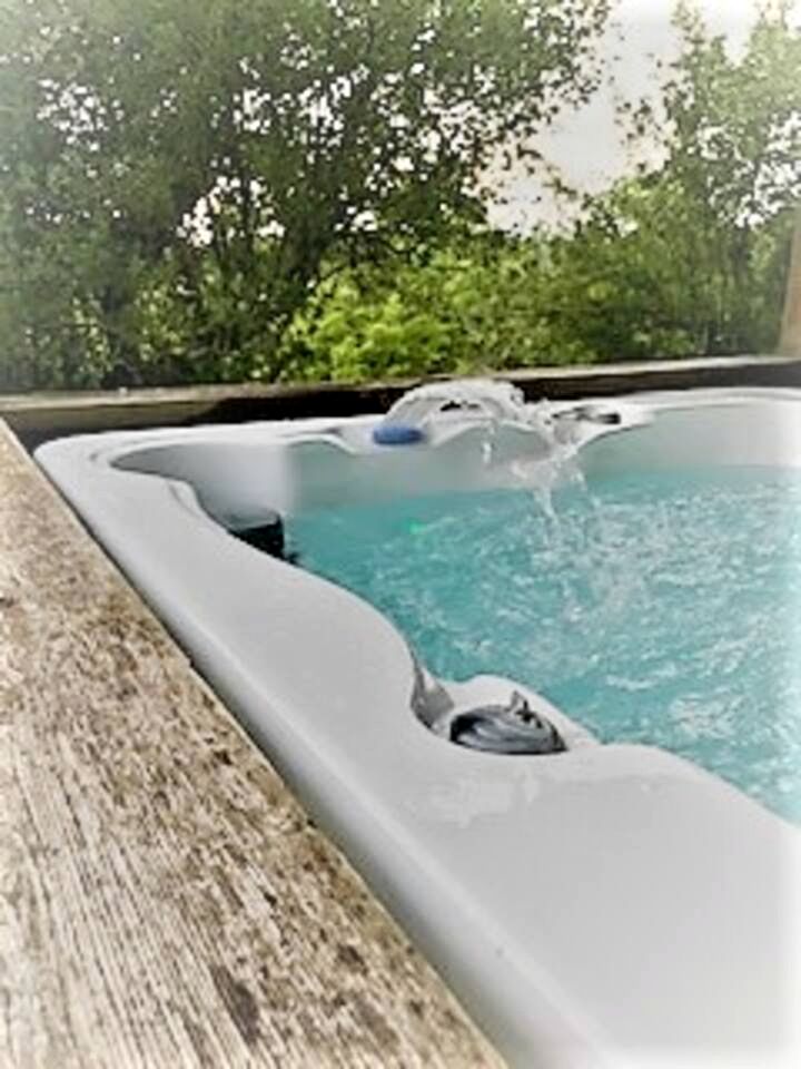 Pet-Friendly Cabin with Sweeping Views Overlooking Fredericksburg, Texas