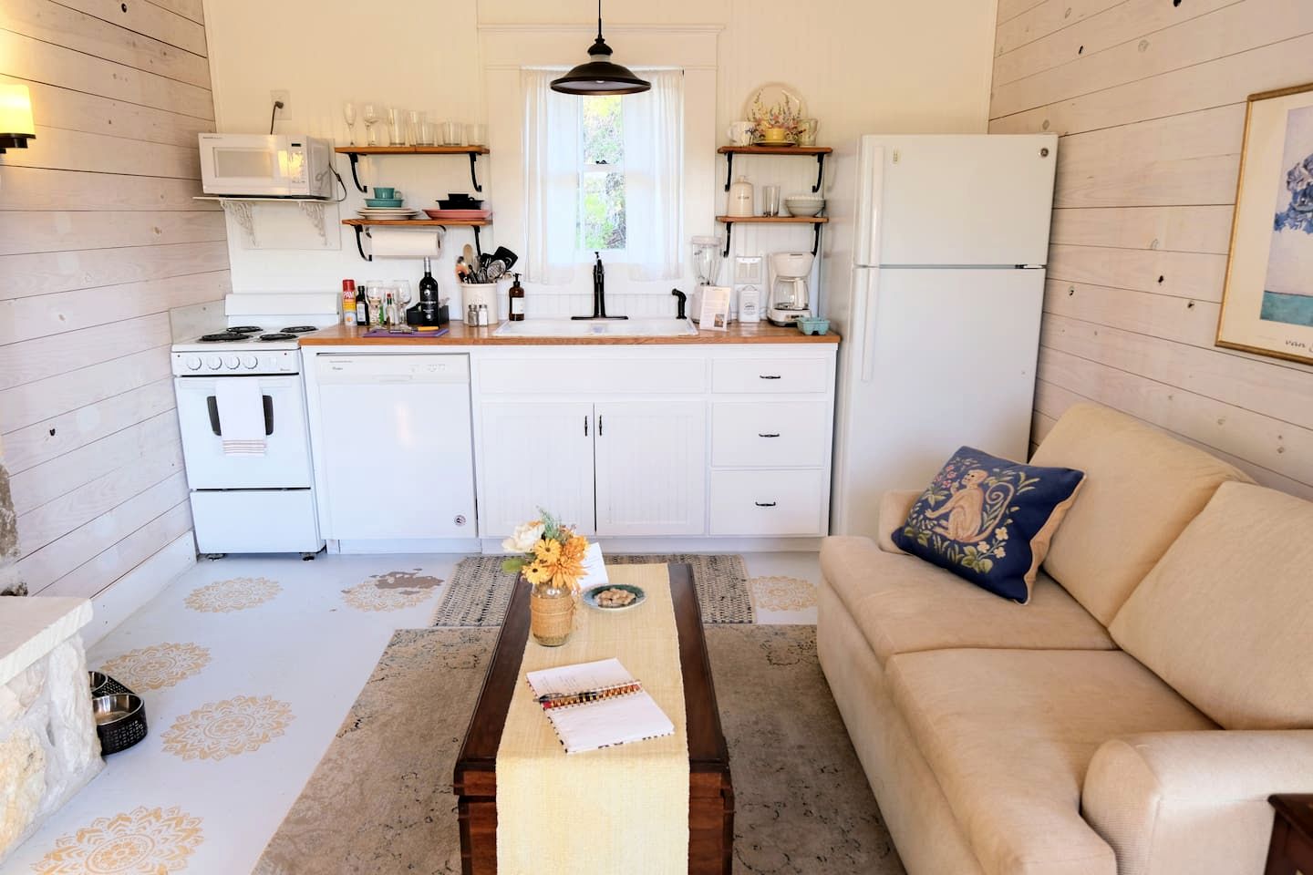 Pet-Friendly Canyon Lake Getaway Rental Ideal for a Texas Hill Country Retreat