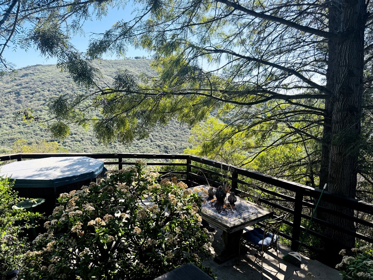 Pet Friendly Charming Cottage with Incredible Views and Hot-tub in Rainbow, California