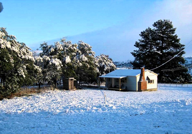 Cottages (Bothwell, Tasmania, Australia)
