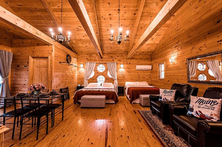 Cabins (United States of America, Belgrade, Maine)