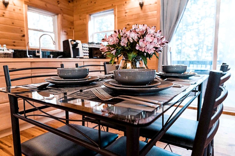 Cabins (United States of America, Belgrade, Maine)