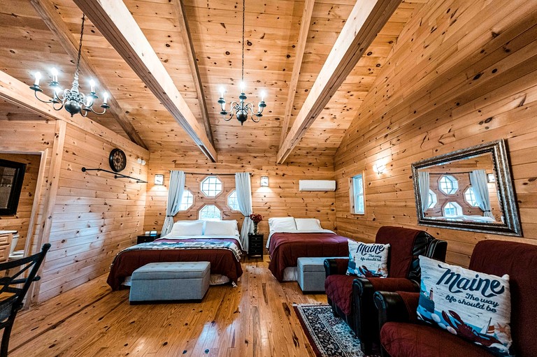 Cabins (United States of America, Belgrade, Maine)