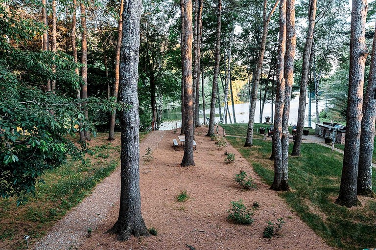 Cabins (United States of America, Belgrade, Maine)