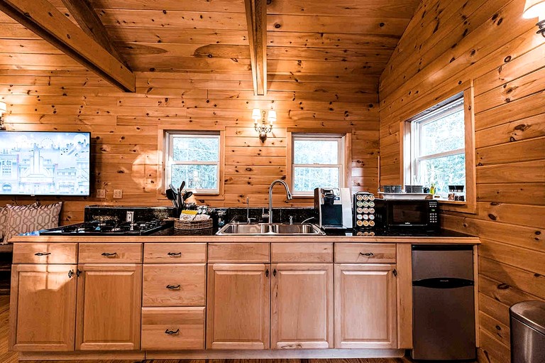 Cabins (United States of America, Belgrade, Maine)