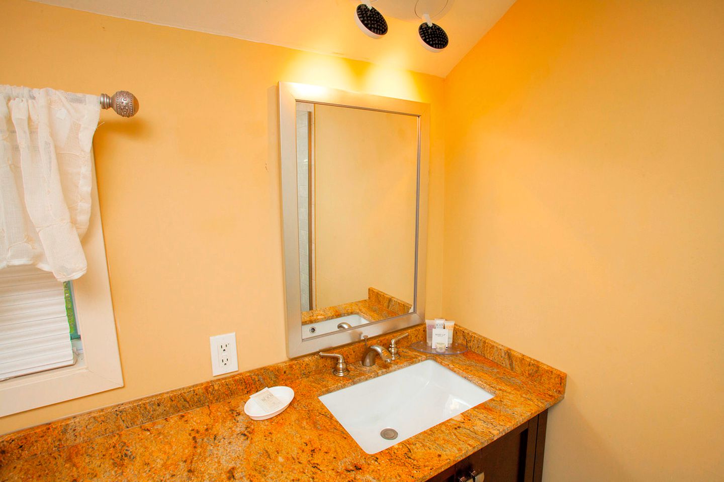 Pet-Friendly Suite Rental in a Charming Inn near Mohawk State Forest, Connecticut