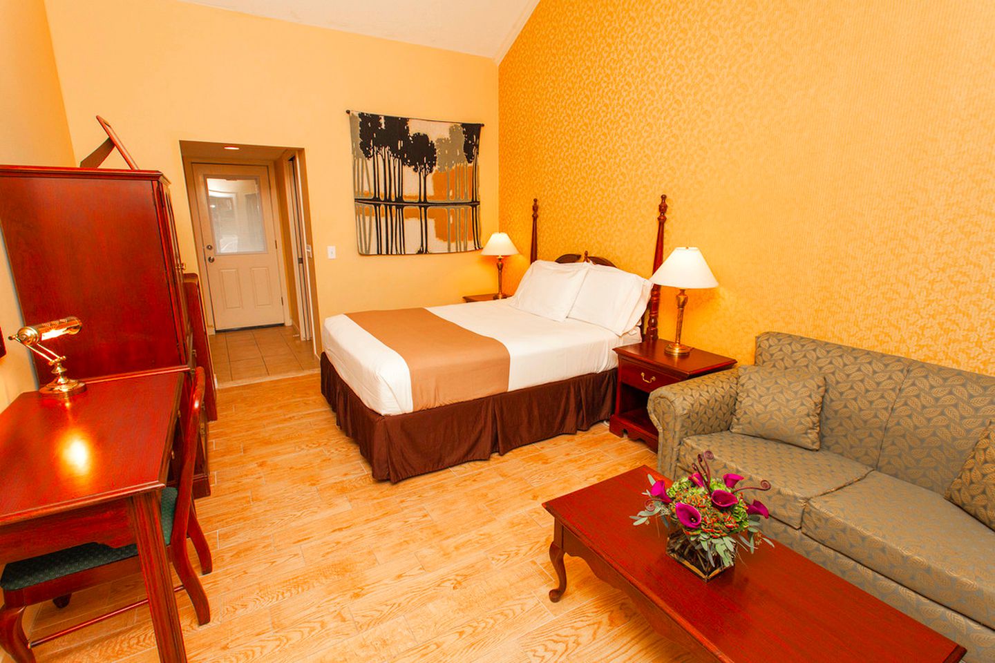 Pet-Friendly Suite Rental in a Charming Inn near Mohawk State Forest, Connecticut