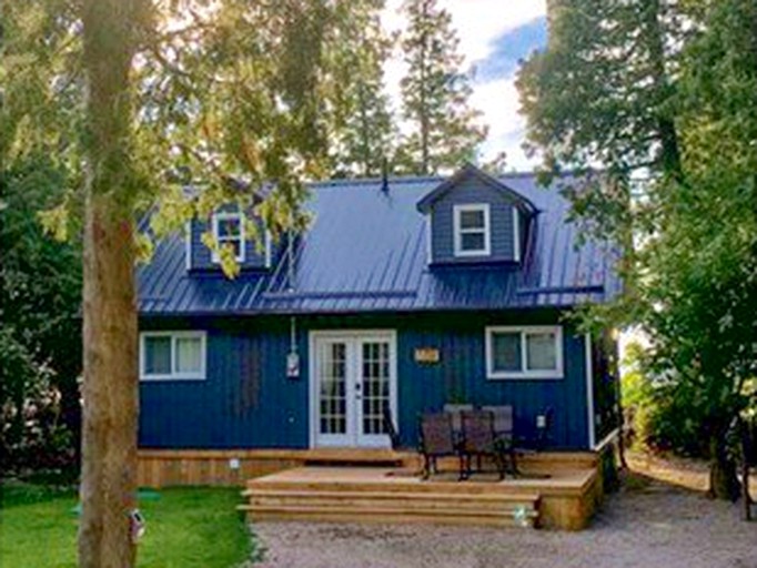 Cottage Rental on Lake Huron near Inverhuron, Ontario
