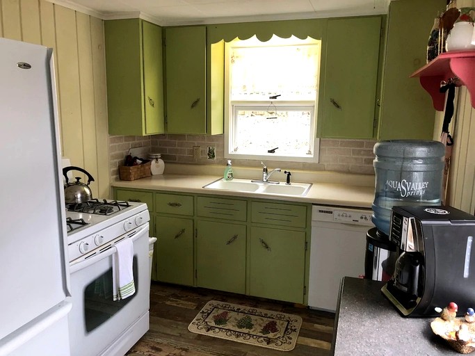 Cottages (United States of America, Himrod, New York)