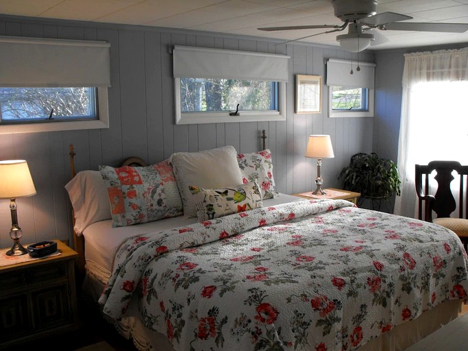 Cottages (United States of America, Himrod, New York)