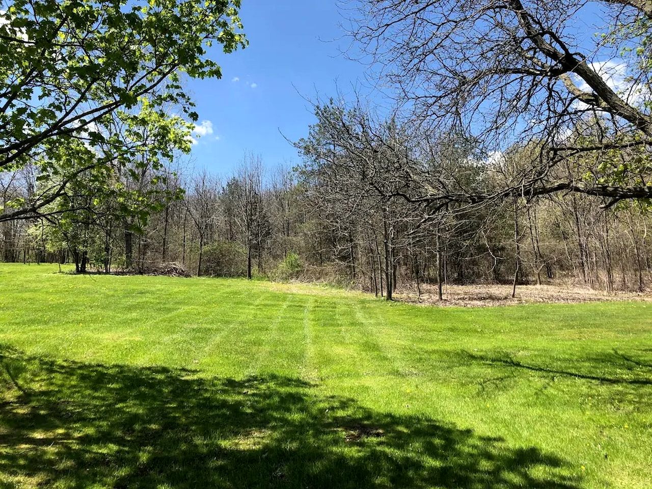 Charming Pet-Friendly Cottage Seconds from Lake near Rochester, New York