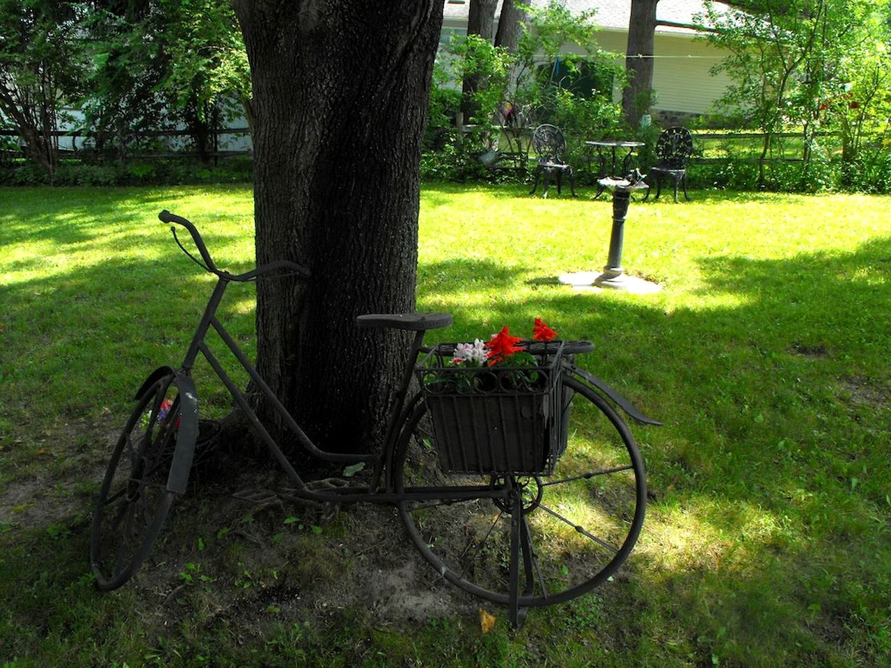 Charming Pet-Friendly Cottage Seconds from Lake near Rochester, New York