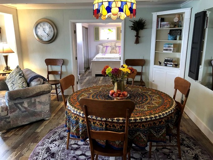 Cottages (United States of America, Himrod, New York)