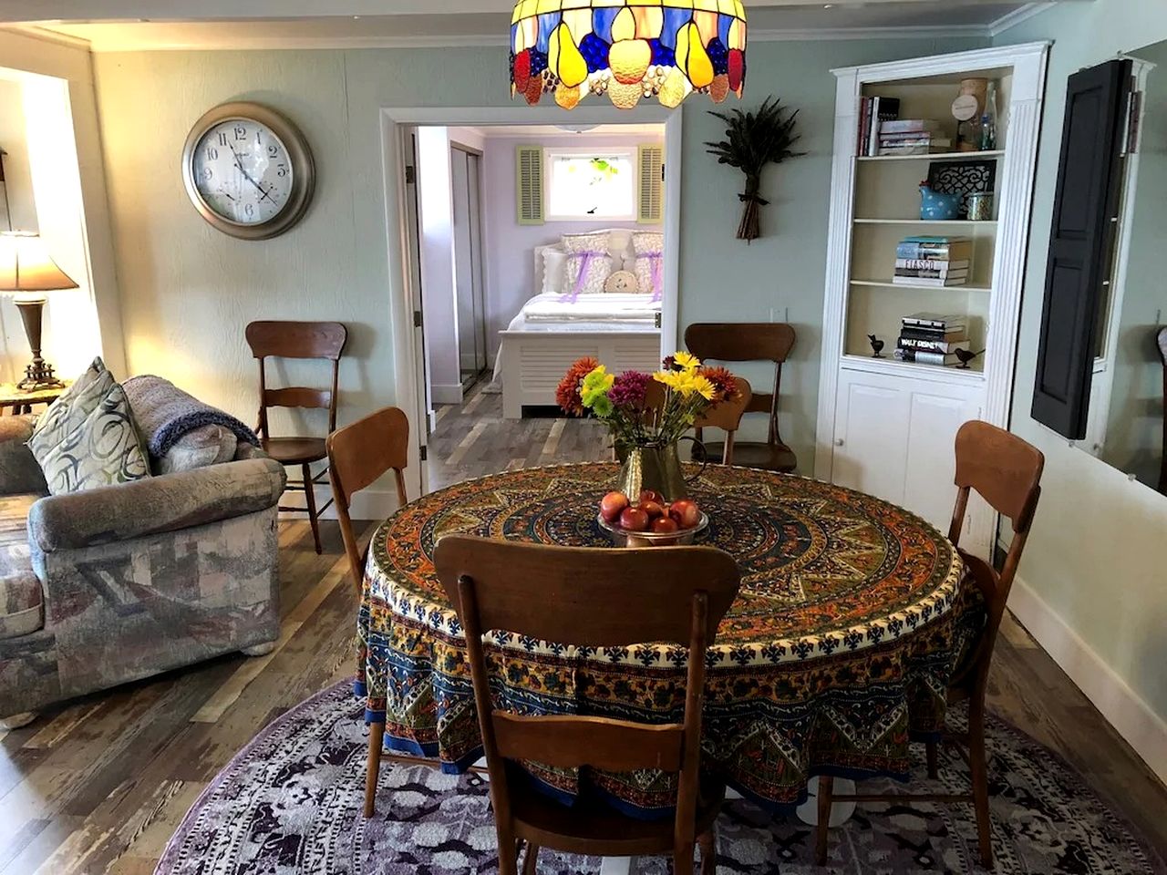 Charming Pet-Friendly Cottage Seconds from Lake near Rochester, New York