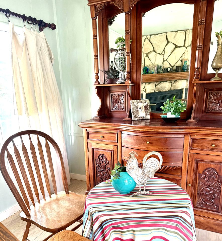 Pet Friendly Fantastic Secluded Cottage with Hot-tub in Rainbow, California