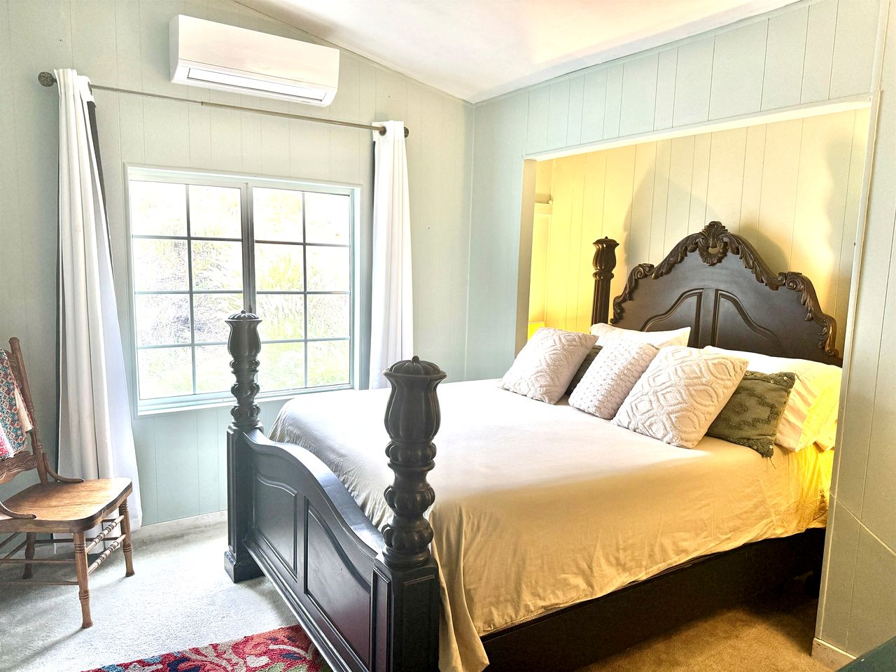 Pet Friendly Fantastic Secluded Cottage with Hot-tub in Rainbow, California