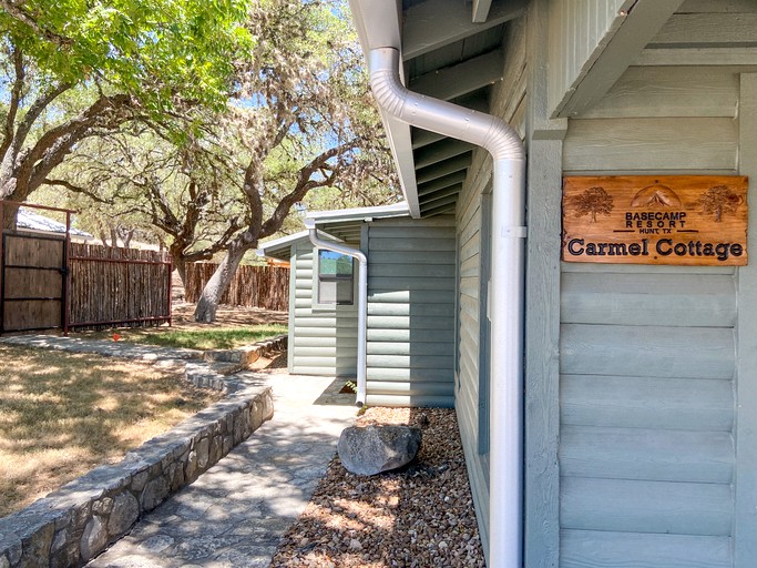 Cabins (United States of America, Ingram, Texas)