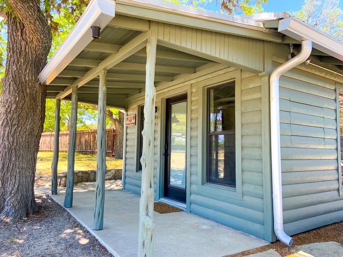 Cabins (United States of America, Ingram, Texas)
