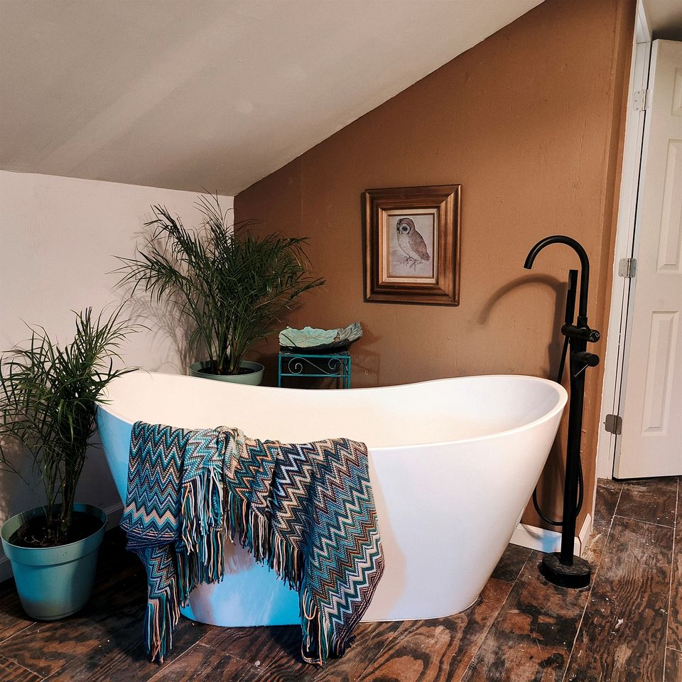 Pet Friendly Impressive Safari Tent with Hot-tub in Rainbow, California