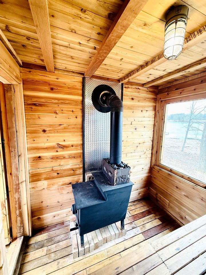 Pet-Friendly Lakeside Cabin Ideal for a Family Getaway in Wisconsin