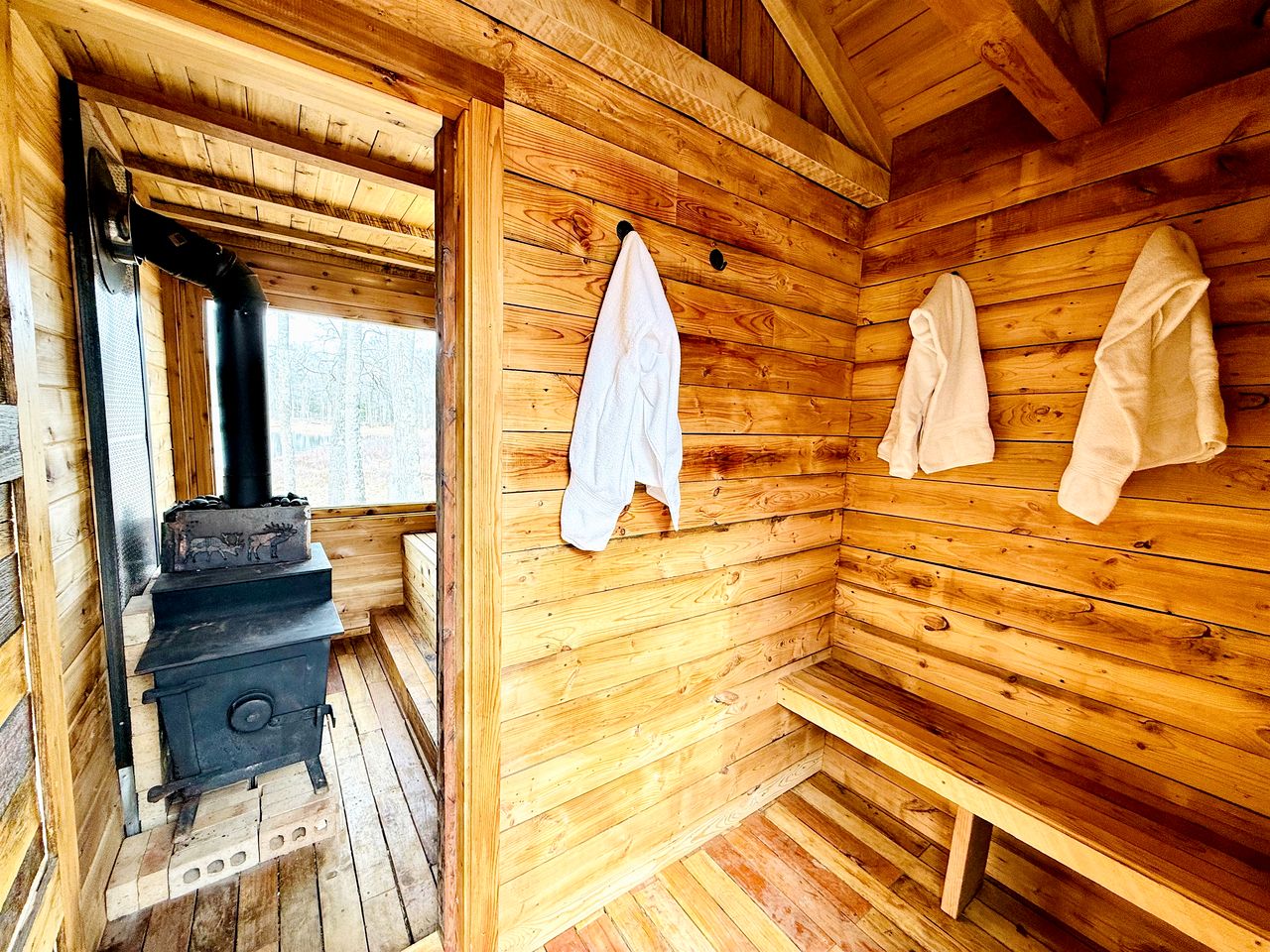 Pet-Friendly Lakeside Cabin Ideal for a Family Getaway in Wisconsin