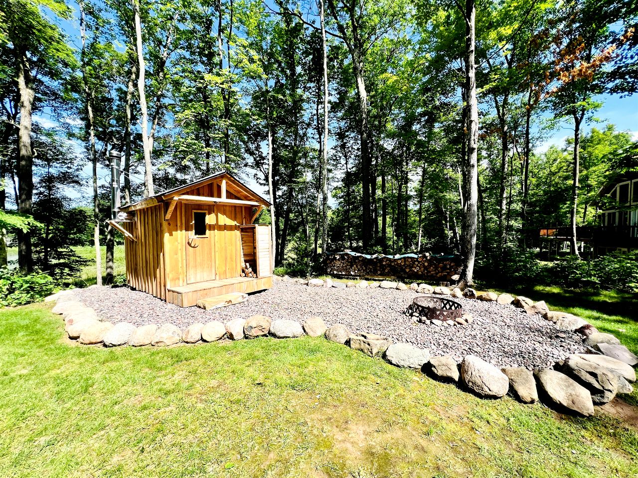 Pet-Friendly Lakeside Cabin Ideal for a Family Getaway in Wisconsin