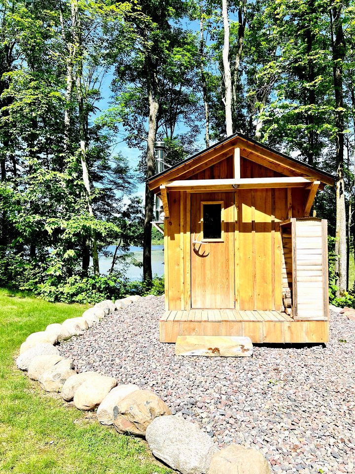 Pet-Friendly Lakeside Cabin Ideal for a Family Getaway in Wisconsin