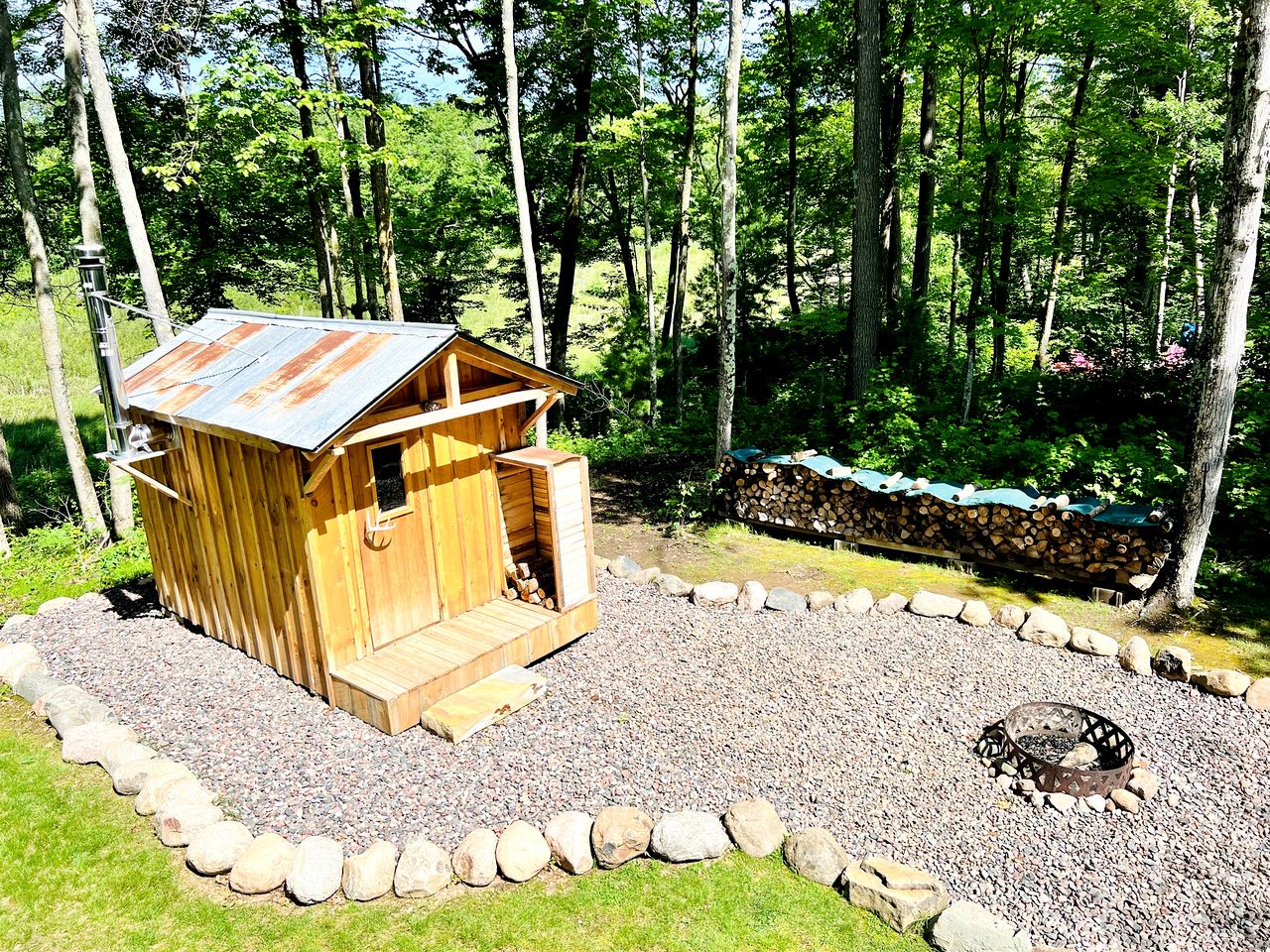 Pet-Friendly Lakeside Cabin Ideal for a Family Getaway in Wisconsin