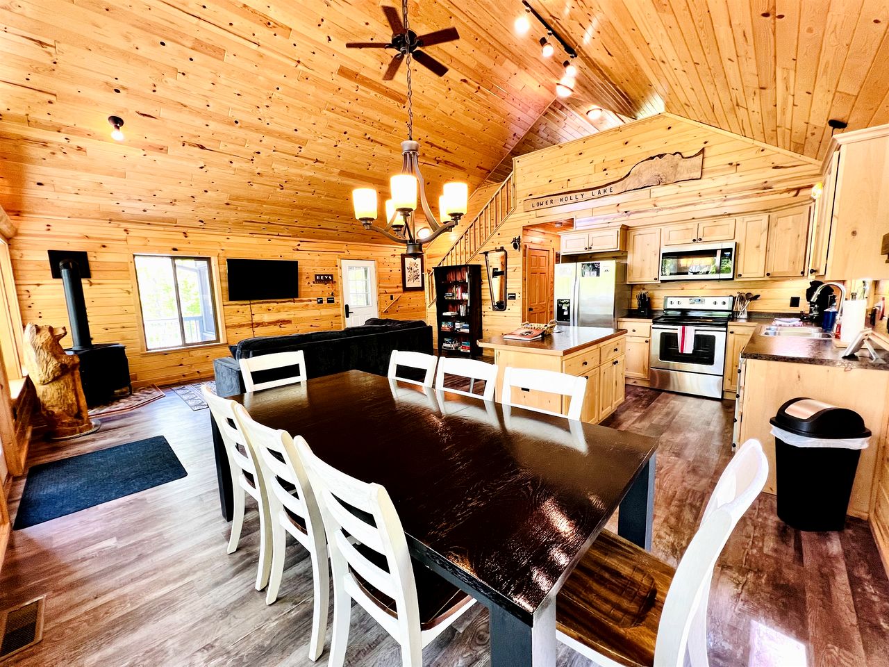 Pet-Friendly Lakeside Cabin Ideal for a Family Getaway in Wisconsin