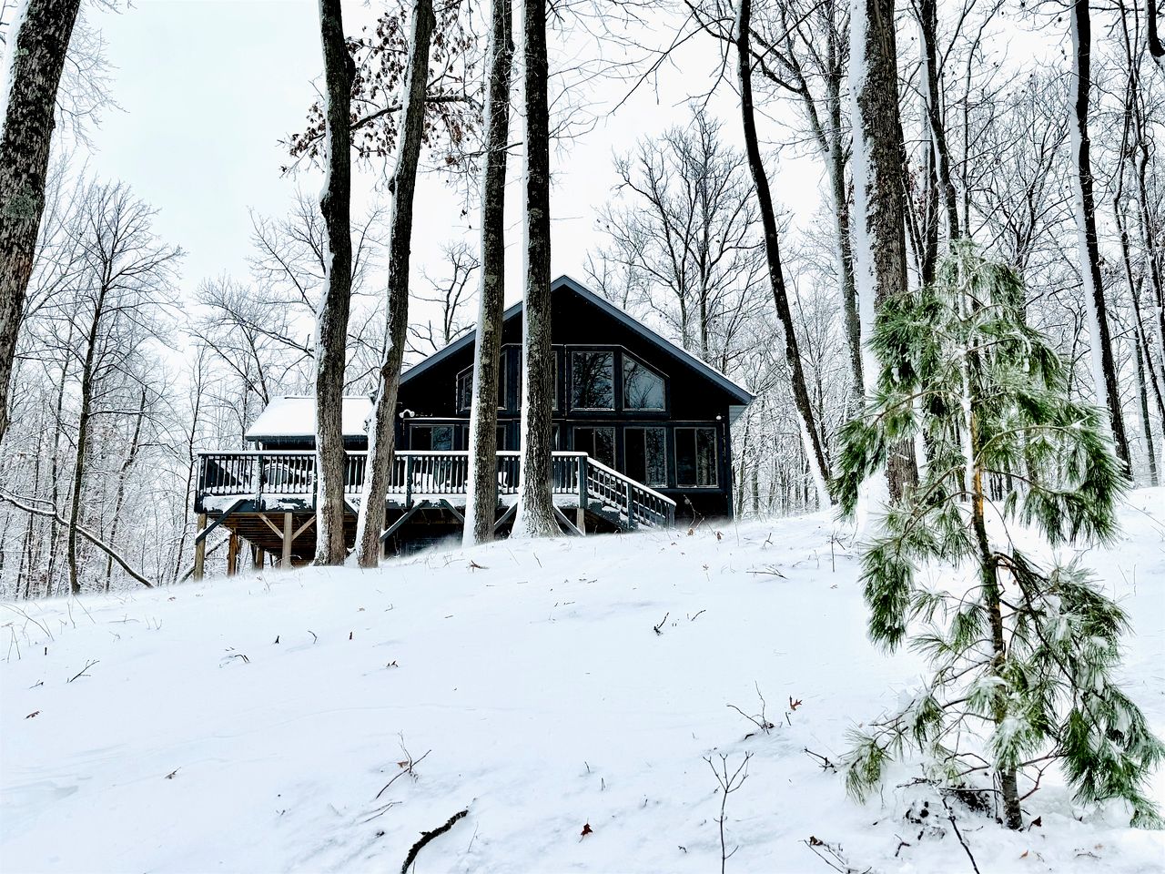 Pet-Friendly Lakeside Cabin Ideal for a Family Getaway in Wisconsin