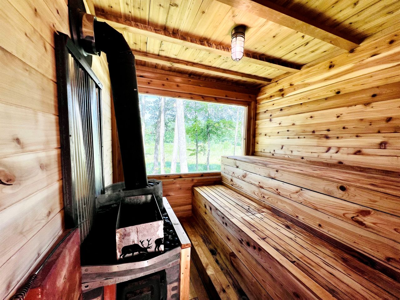 Pet-Friendly Lakeside Cabin Ideal for a Family Getaway in Wisconsin