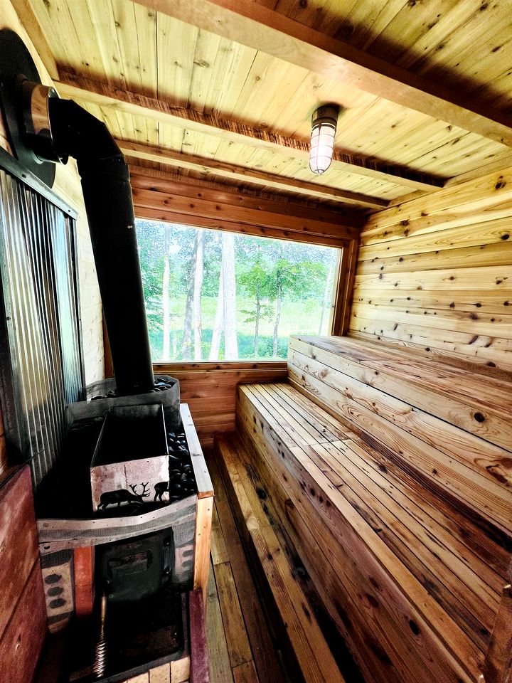 Pet-Friendly Lakeside Cabin Ideal for a Family Getaway in Wisconsin