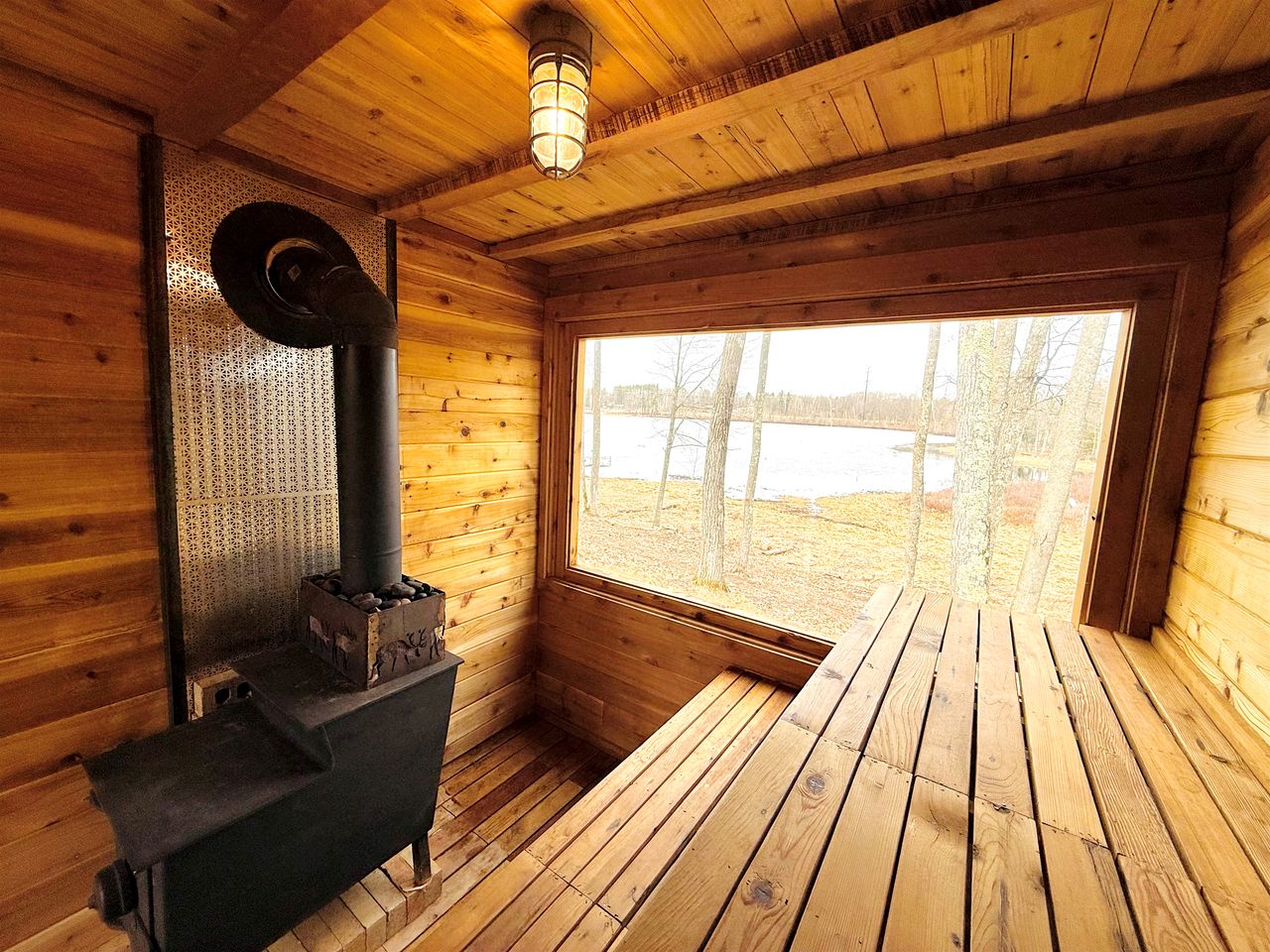 Pet-Friendly Lakeside Cabin Ideal for a Family Getaway in Wisconsin