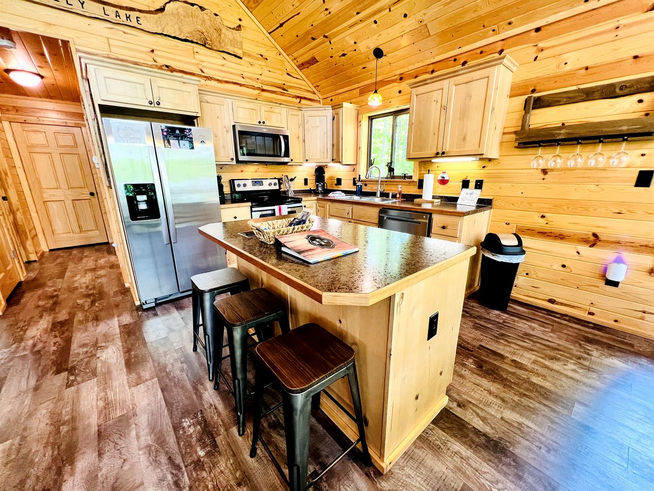 Pet-Friendly Lakeside Cabin Ideal for a Family Getaway in Wisconsin