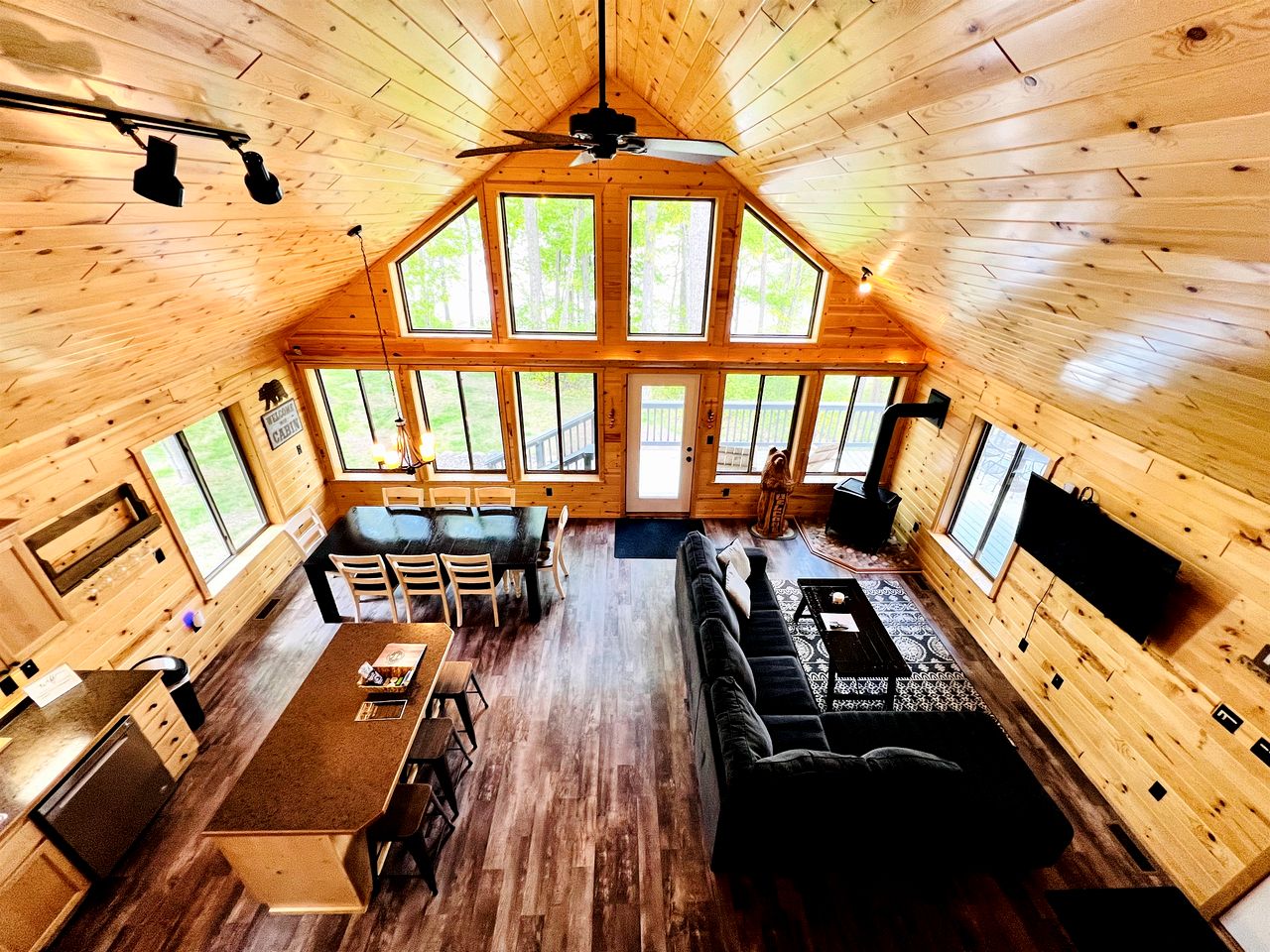 Pet-Friendly Lakeside Cabin Ideal for a Family Getaway in Wisconsin
