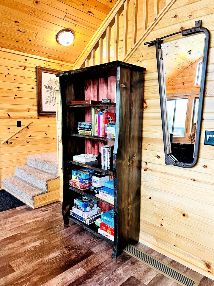Pet-Friendly Lakeside Cabin Ideal for a Family Getaway in Wisconsin