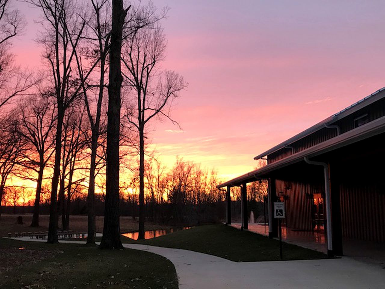 Pet-Friendly Log Cabin with an Outdoor Pool near Crofton, Kentucky