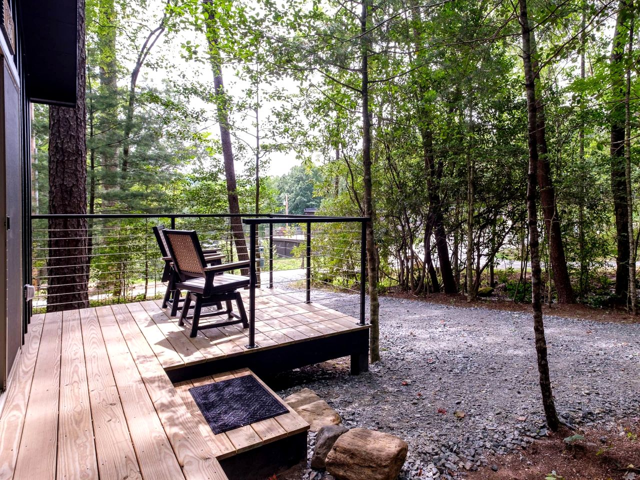 Pet-Friendly Paradise: Luxury Glamping Cabin in Pisgah Forest for You and Your Furry Friend