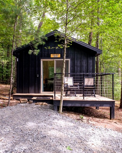 Cabins (United States of America, Transylvania County, North Carolina)