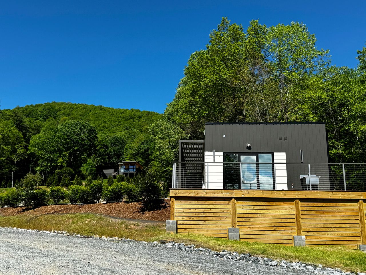Pet-Friendly Paradise: Luxury Glamping Cabin in Pisgah Forest for You and Your Furry Friend