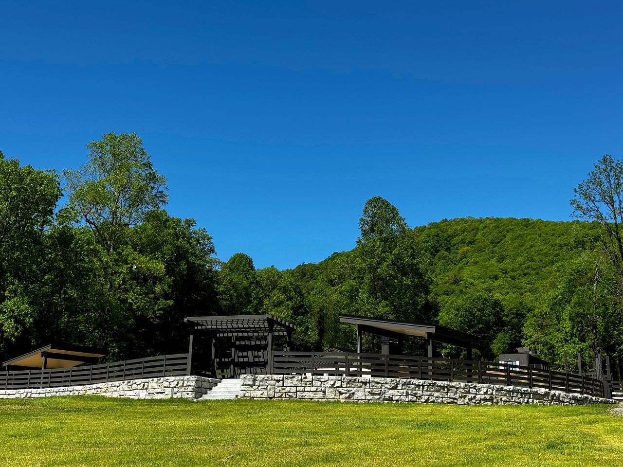 Pet-Friendly Paradise: Luxury Glamping Cabin in Pisgah Forest for You and Your Furry Friend