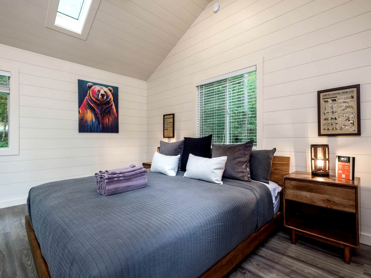 Pet-Friendly Paradise: Luxury Glamping Cabin in Pisgah Forest for You and Your Furry Friend