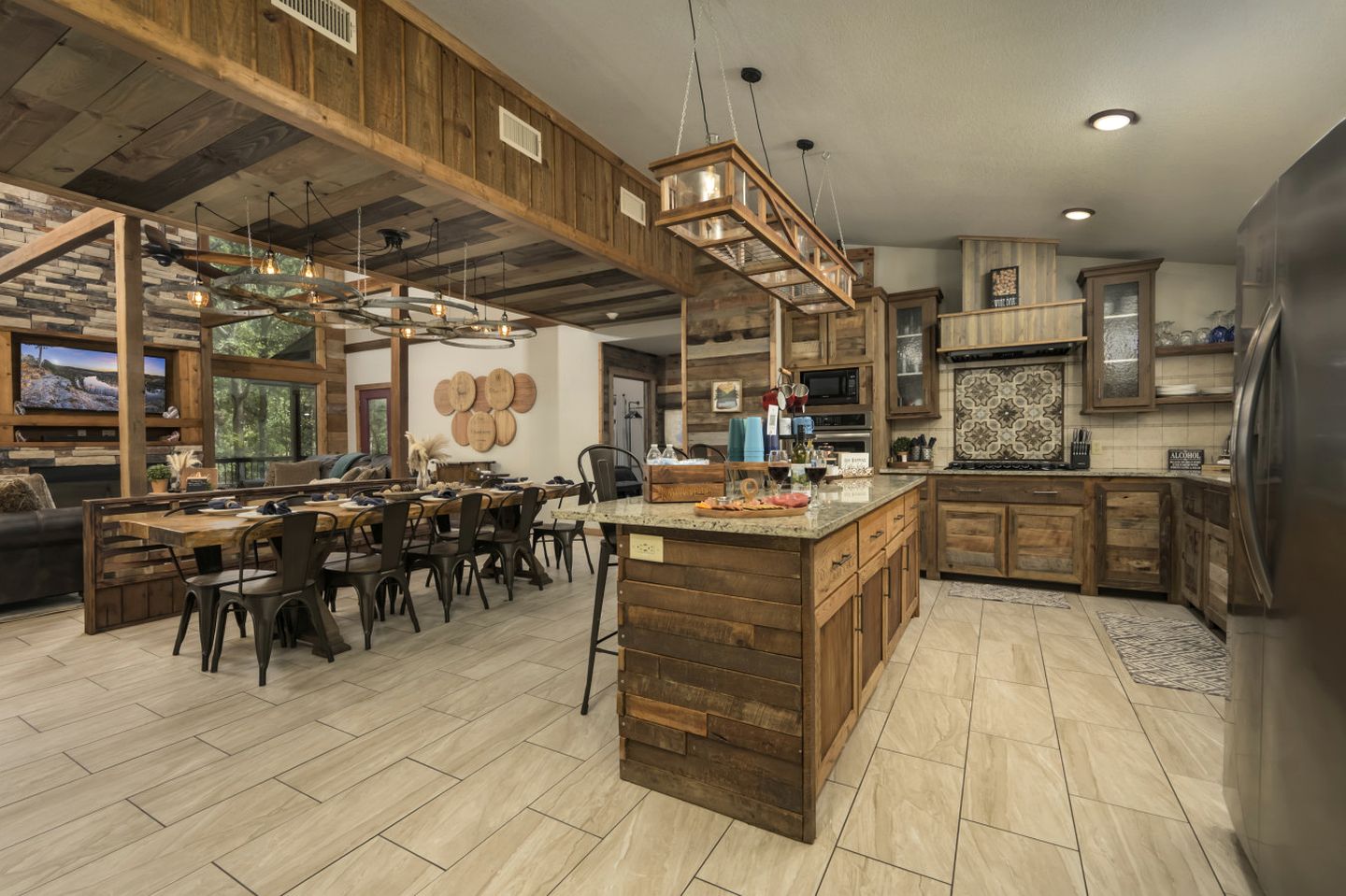 Pet Friendly Paradise in the Southern Hills of Hochatown, Oklahoma, Perfect for a Weekend Escape